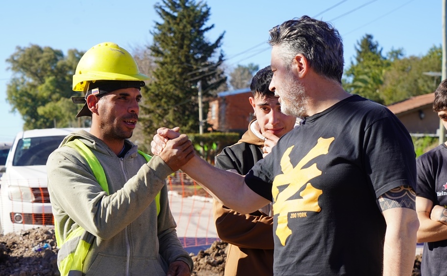 MÁS OBRAS: PAVIMENTACIÓN DE AV. ALMIRANTE BROWN