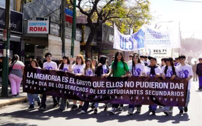 LOS ESTUDIANTES MARCHARON POR SUS DERECHOS