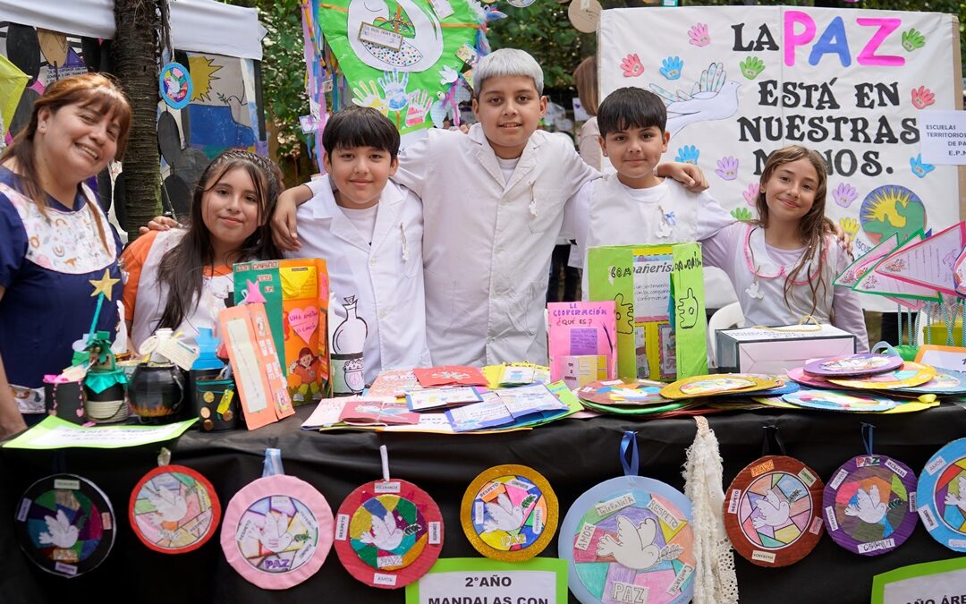 MUESTRA EDUCATIVA POR LA PAZ