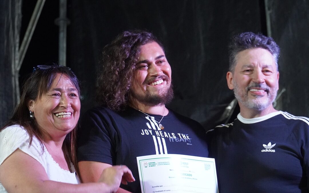 EGRESADOS DE ARTES Y OFICIOS RECIBIERON SUS DIPLOMAS