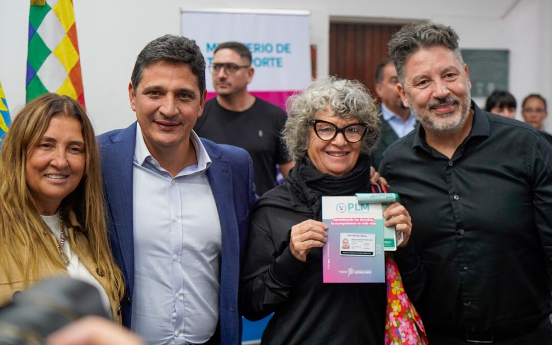 MENÉNDEZ Y MARINUCCI ENTREGARON PASES LIBRES A LOS MERLENSES