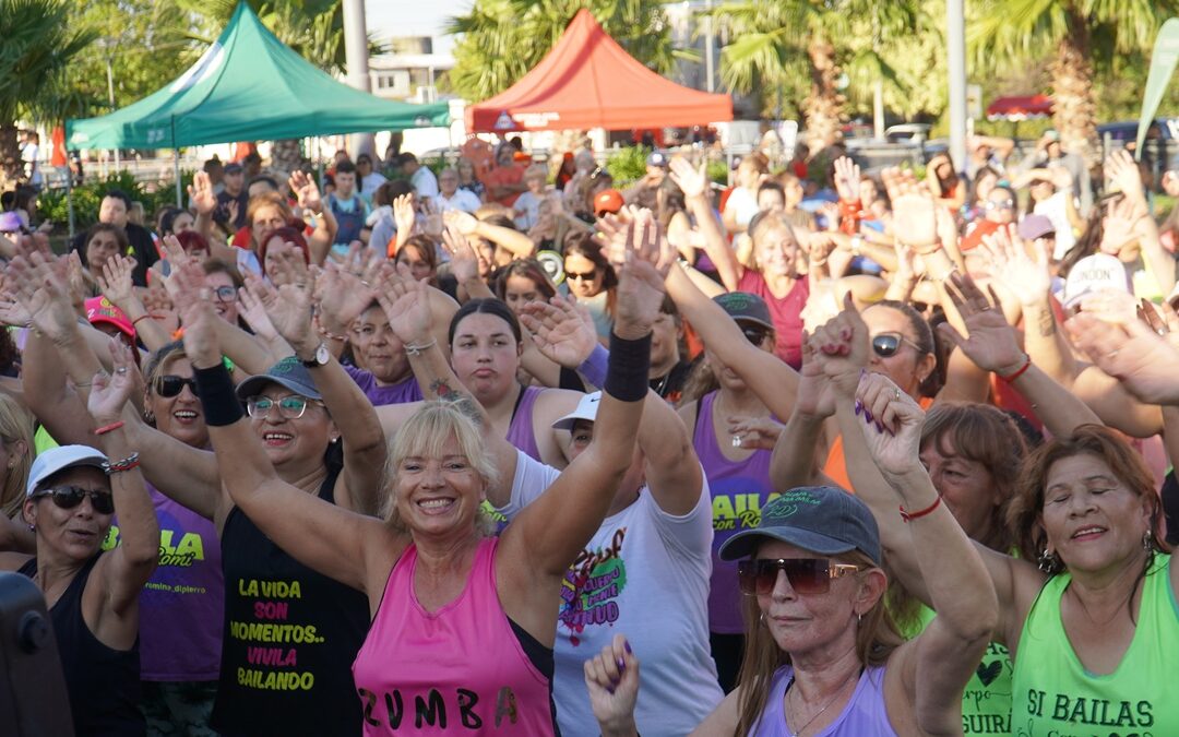 VECINOS DISFRUTARON DE LA MÁSTERCLASS DE ZUMBA