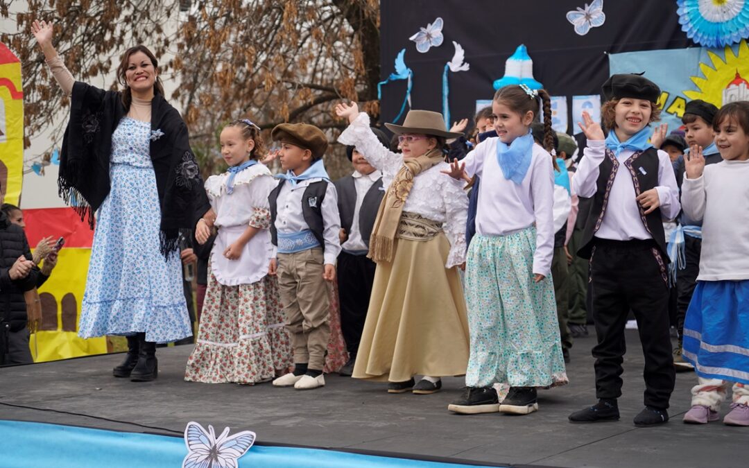 ACTO ESCOLAR POR EL 25 DE MAYO