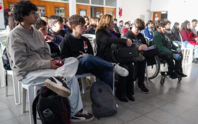 ESTUDIANTES MERLENSES DEBATEN SOBRE VIOLENCIA