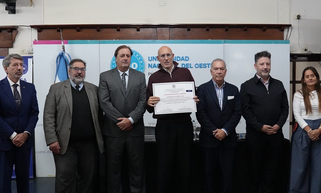 ENTREGA DE DIPLOMAS EN LA UNIVERSIDAD NACIONAL DEL OESTE