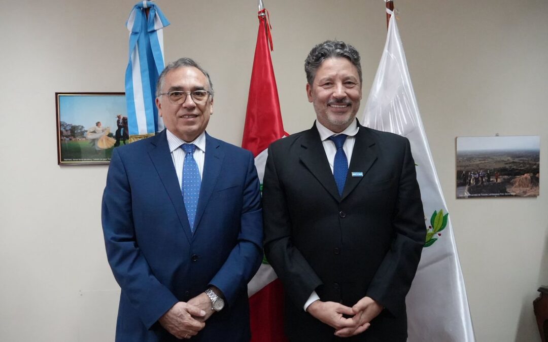 MENÉNDEZ IMPULSA EL INTERCAMBIO MULTICULTURAL CON LA EMBAJADA DE PERÚ